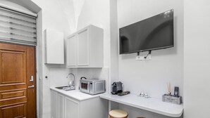 Private kitchenette - Renovated Studio Front Mamilla Mall (Jerusalem)