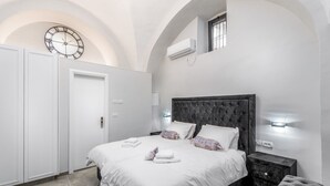 Room - Renovated Studio Front Mamilla Mall (Jerusalem)