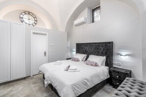 Blackout curtains, iron/ironing board, free cots/infant beds, free WiFi