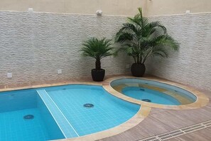 2 outdoor pools, sun loungers