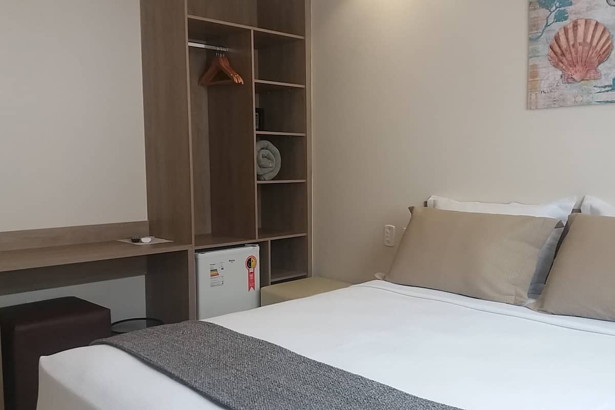 Minibar, free WiFi, bed sheets