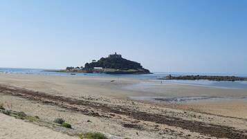 Una spiaggia nelle vicinanze