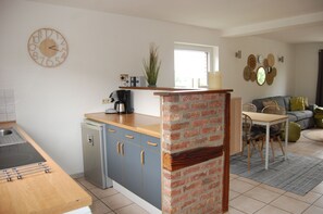 Apartamento standard, 2 quartos | Cozinha privada | Geladeira, micro-ondas, fogão, cooktop