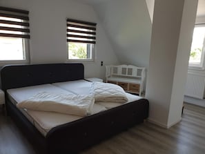 Coffres-forts dans les chambres, fer et planche à repasser, Wi-Fi