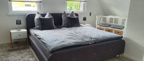 In-room safe, iron/ironing board, WiFi, bed sheets