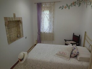 ห้องซิงเกิล, ห้องน้ำรวม | ผ้าม่านกันแสง, Wi-Fi ฟรี, ผ้าปูที่นอน