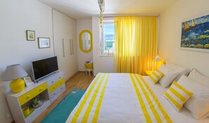 1 bedroom, desk, iron/ironing board, bed sheets - Yellow Lilly Mostar Apartment (Mostar)