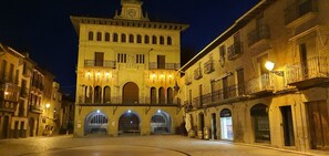 42-inch LED TV with digital channels, TV - Hotel Villa Marcilla (Marcilla)
