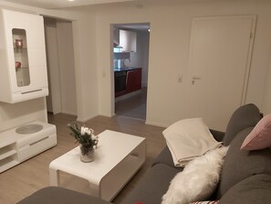 Apartment (rechts) | Private kitchen | Fridge, oven, stovetop, dishwasher - Ferienwohnungen Haus Zeier (Goslar)