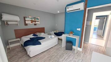 Ropa de cama hipoalergénica, camas con pillow-top y escritorio