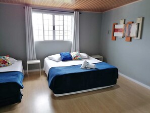 经济三人房 | 防过敏的被褥、加厚床垫、笔记本电脑工作区、遮光窗帘