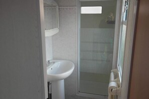 Mobile Unterkunft | Badezimmer | Dusche, Handtücher
