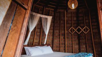 Bird VIP Bungalow | Minibar, blackout drapes, free WiFi, bed sheets