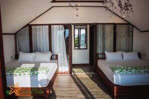 ميني بار وستائر تعتيم وواي فاي مجانًا وملاءات أسرّة