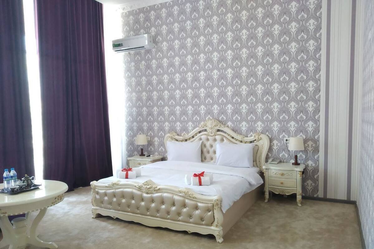 Quarto casal superluxo | Individualmente mobiliados, escrivaninha