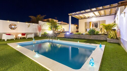 Upea ylellinen huvila kanarilla