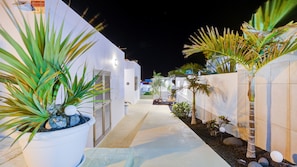 Property grounds - superb luxury villa in the canaries (Caleta de fuste)