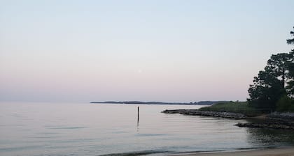 Kinsale Cove - Donde la paz está sentada a la luz de la luna