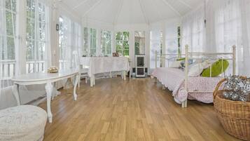 2 bedrooms, internet