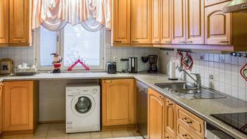 Réfrigérateur, micro-ondes, lave-vaisselle