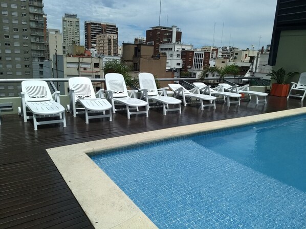 Luxury Apartment | Living area | 32-inch TV with cable channels - Lujosa Torre. Pool Gym (Buenos Aires)