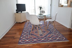 Luxury Apartment | Living room | 32-inch TV with cable channels - Lujosa Torre. Pool Gym (Buenos Aires)