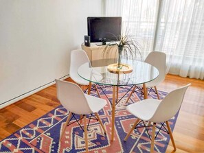 Luxury Apartment | Living area | 32-inch TV with cable channels - Lujosa Torre. Pool Gym (Buenos Aires)
