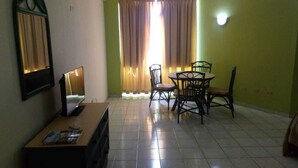 Makan di kamar