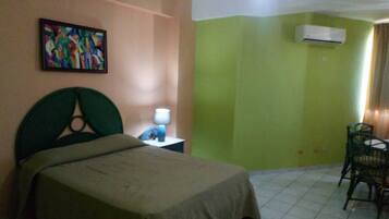 Deluxe Apartment | Langsir/tirai gelap terus, seterika/papan seterika, Wi-fi percuma