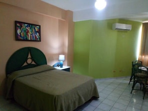 Deluxe Apartment | Cortinas blackout, tabla de planchar con plancha y wifi gratis