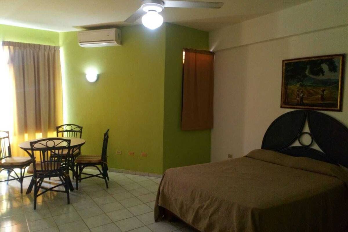 Superior Apartment | Tirai kedap cahaya, setrika/meja setrika, Wi-Fi gratis, dan seprai linen