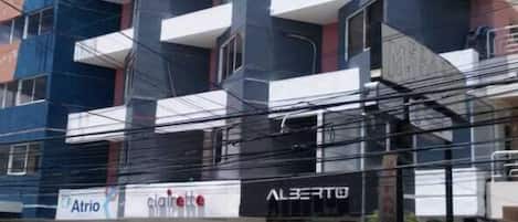 Mặt tiền nơi lưu trú