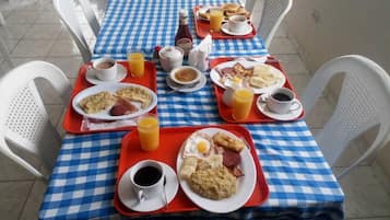 Free daily English breakfast 