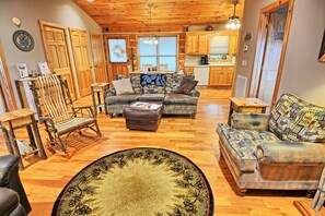 TV, fireplace, DVD player - Experience Almost Heaven in this cozy 2-bedroom cabin in West Jefferson, NC. (West Jefferson)