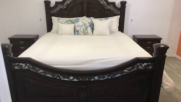 2 Schlafzimmer, Zimmersafe, Bügeleisen/Bügelbrett, WLAN