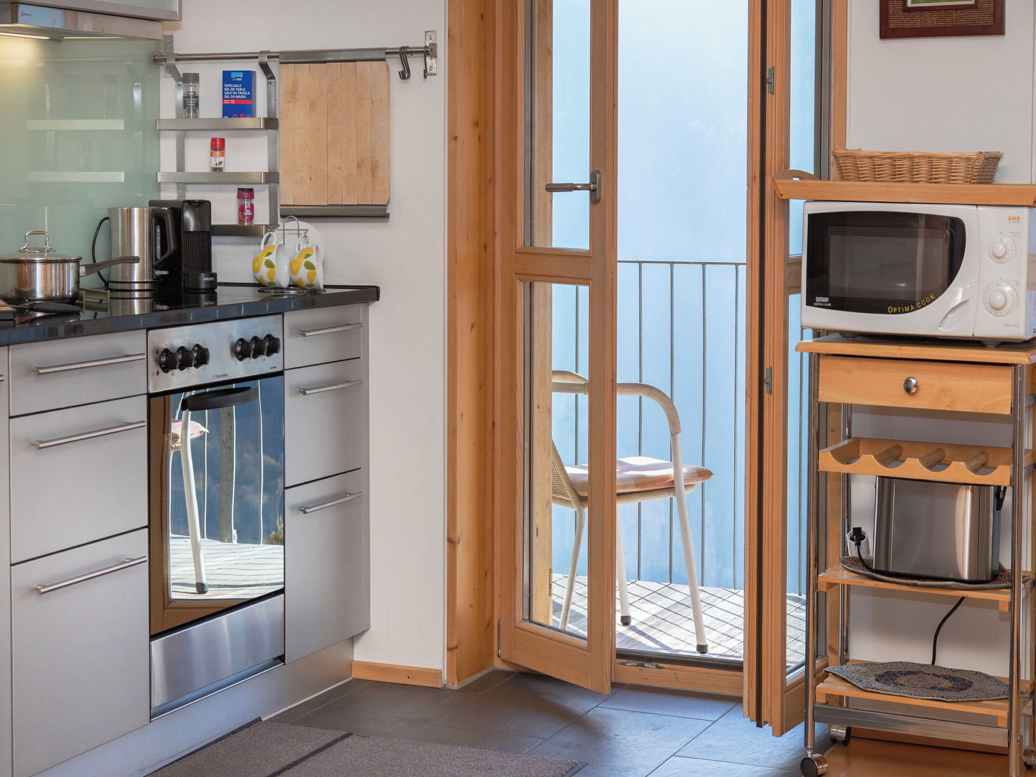 Kühlschrank, Mikrowelle, Ofen, Geschirrspüler