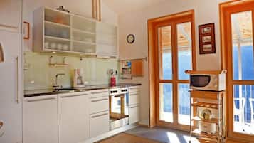 Refrigerador, microondas, horno y lavavajillas