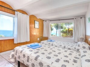 5 bedrooms, iron/ironing board, WiFi