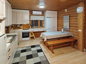 Réfrigérateur, micro-ondes, lave-vaisselle