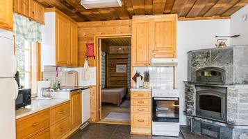 Jääkaappi, mikroaaltouuni, astianpesukone