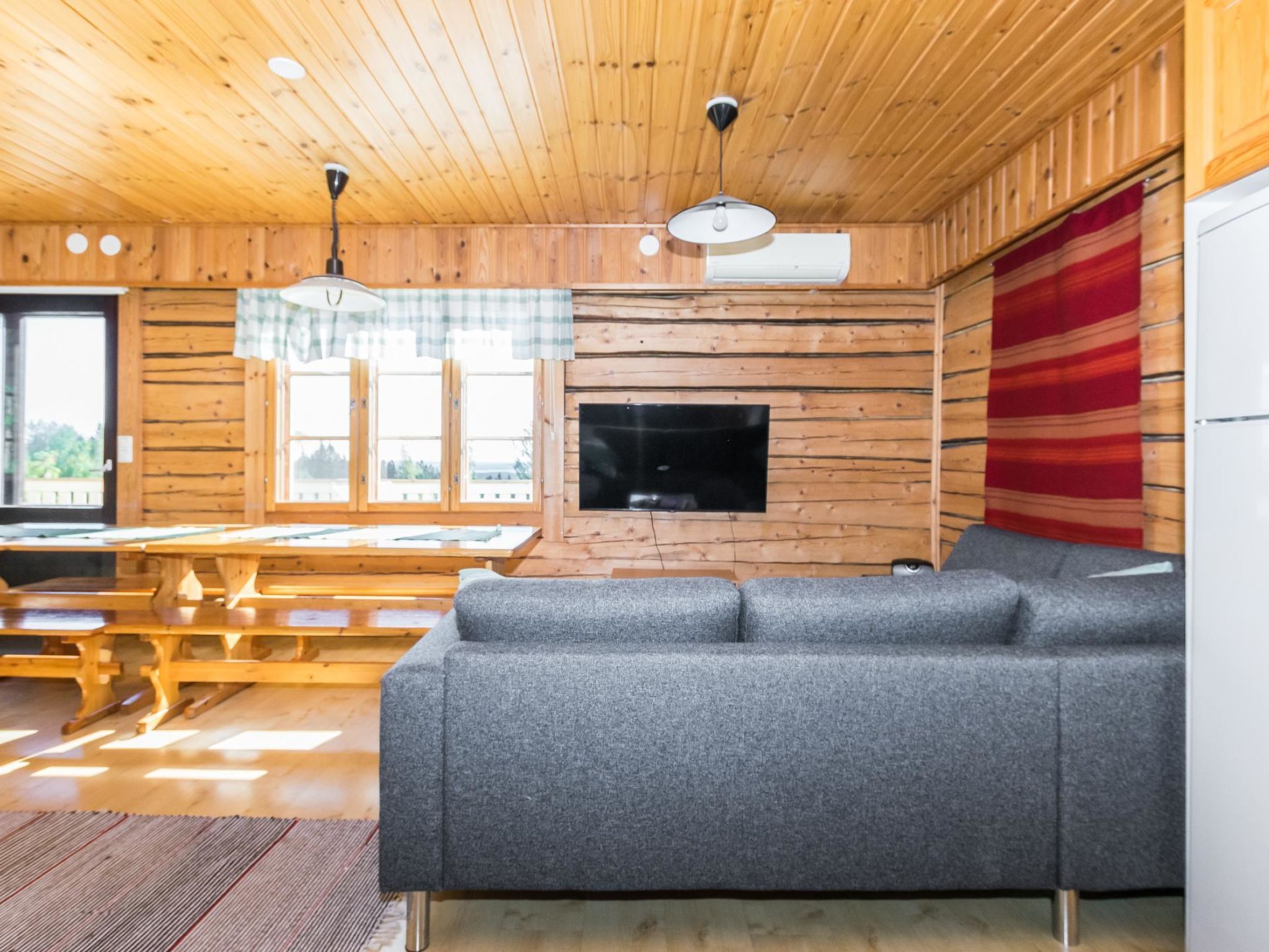 テレビ、DVD プレーヤー