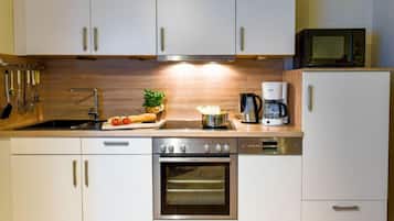 Kühlschrank, Mikrowelle, Ofen, Geschirrspüler
