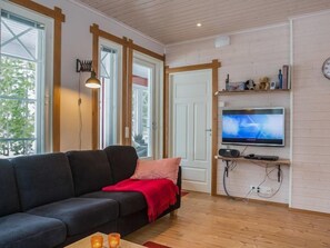 TV, fireplace, DVD player