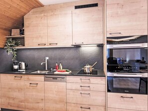 Refrigerador, microondas, horno y lavavajillas 