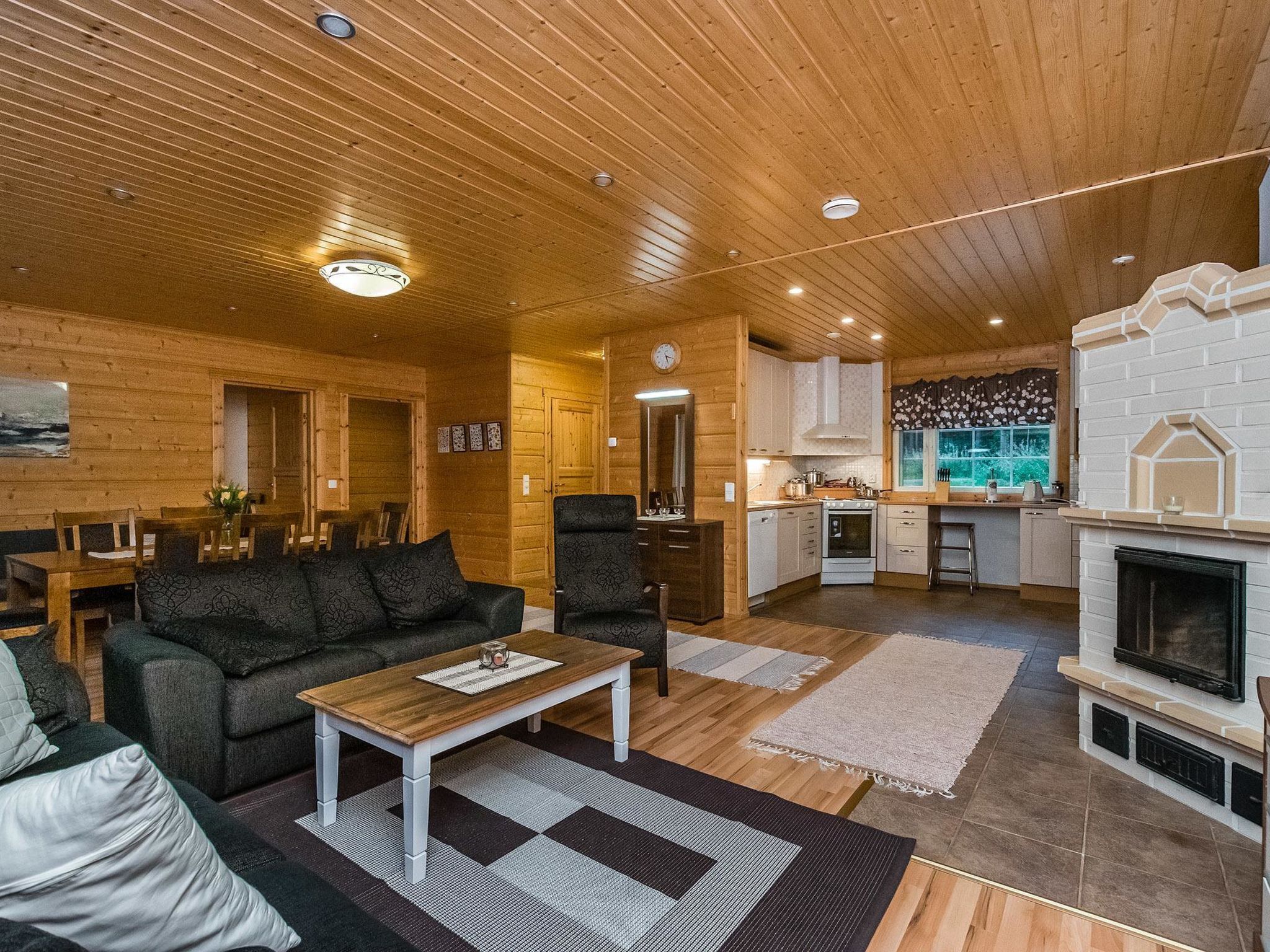 Una televisión, un reproductor de DVD