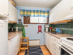 Refrigerador, microondas, lavavajillas, utensilios de cocina