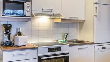 Fridge, microwave, dishwasher, cookware/dishes/utensils