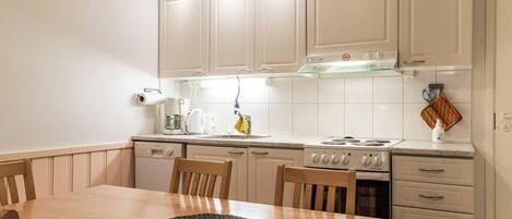 Fridge, microwave, dishwasher, cookware/dishes/utensils