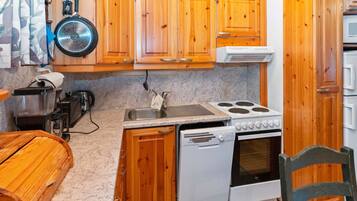 Geladeira, micro-ondas, lava-louças