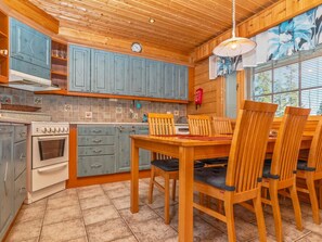 Jääkaappi, mikroaaltouuni, astianpesukone